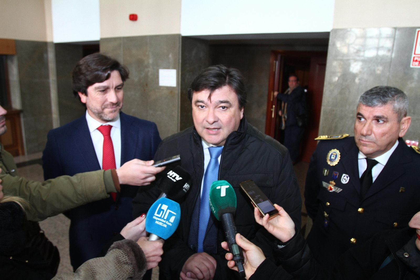 La policía Local entrega las medallas en el día de su patrón