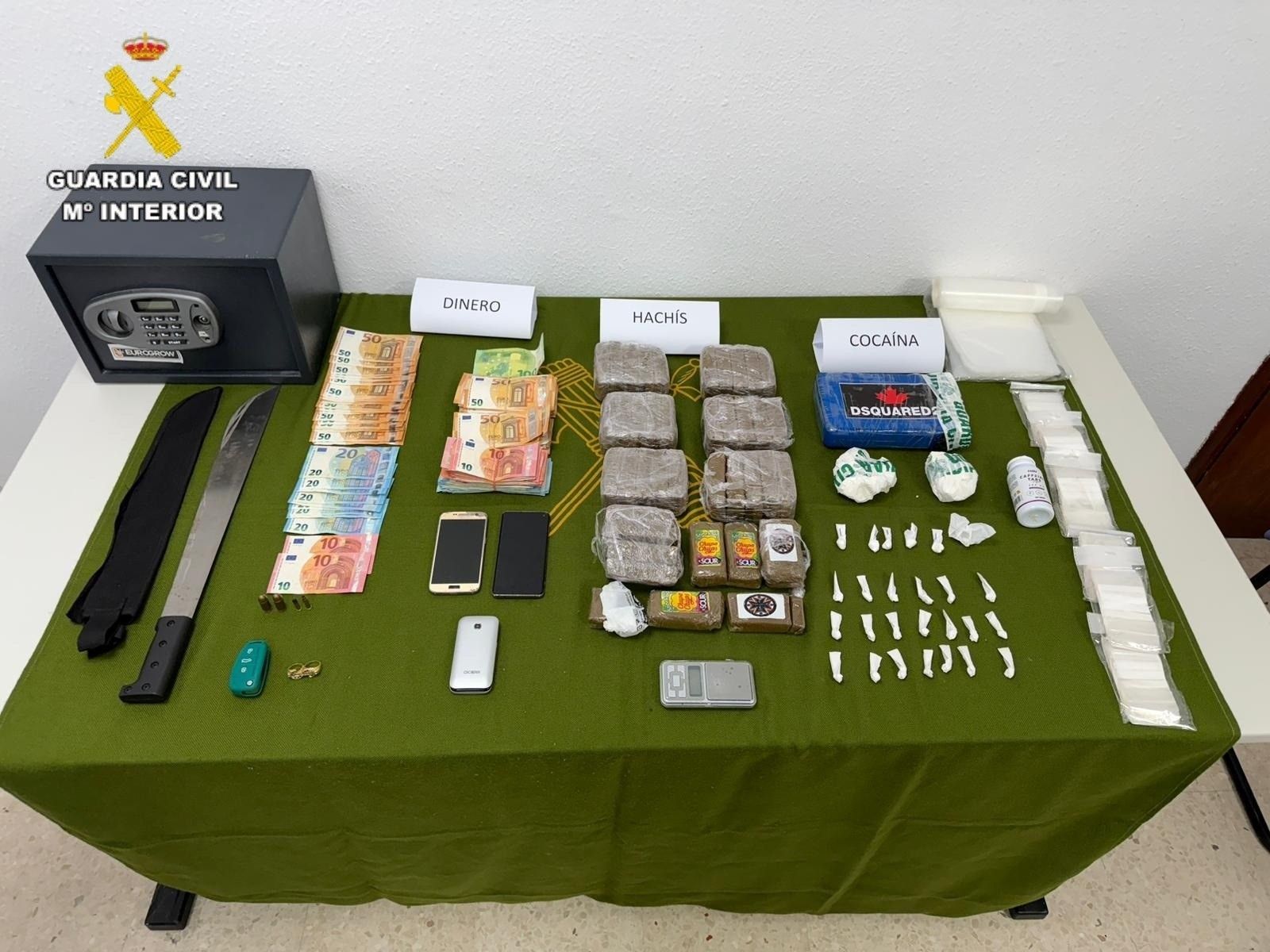 Material intervenido por la Guardia Civil.