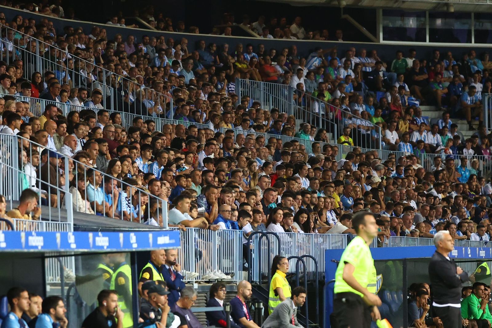 Búscate en las gradas de La Rosaleda durante el Málaga CF-Elche CF
