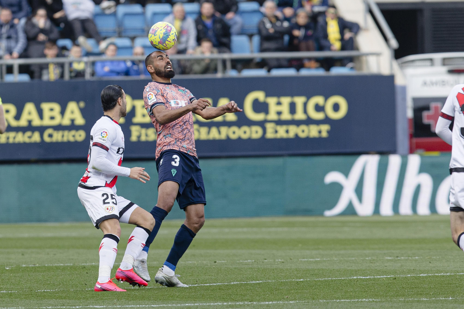 Las imágenes del partido entre el Cádiz C.F. y el Rayo Vallecano