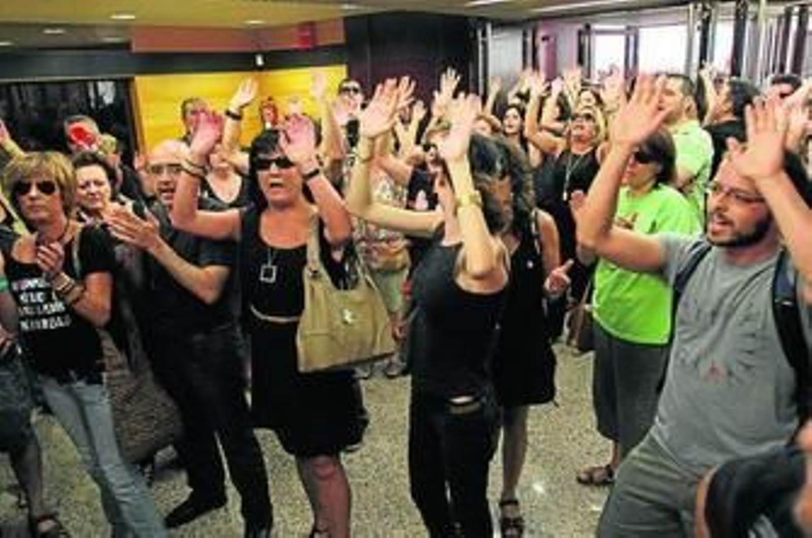 Protesta de profesores y personal laboral de la UCO, el pasado viernes en el salón de actos.
