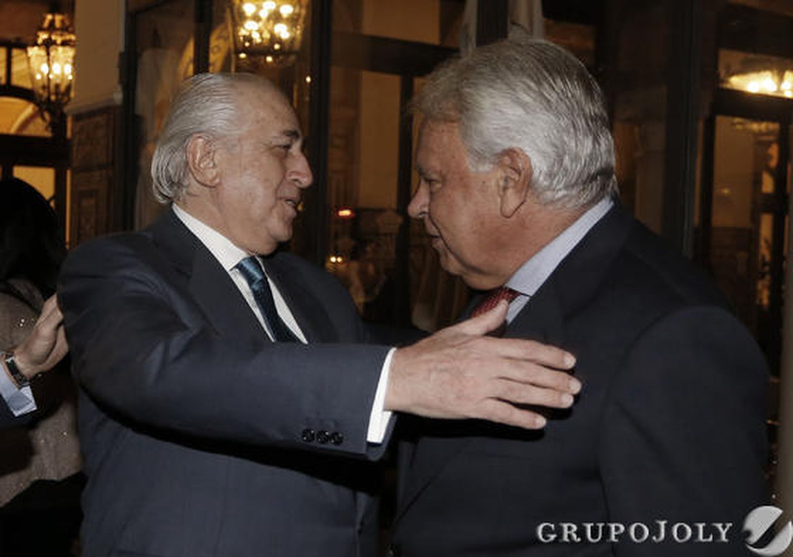 Enrique Ruiz con Felipe González./ Antonio Pizarro/Juan Carlos Vázquez/ Juan Carlos Muñoz/Belén Vargas