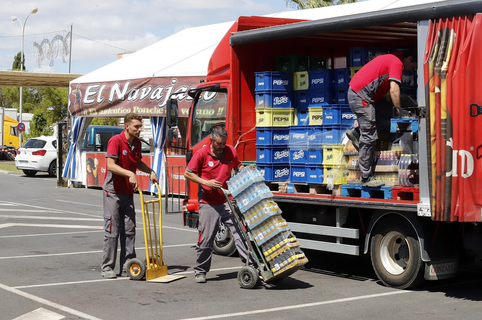 Imágenes de los preparativos para las Fiestas de La Cinta