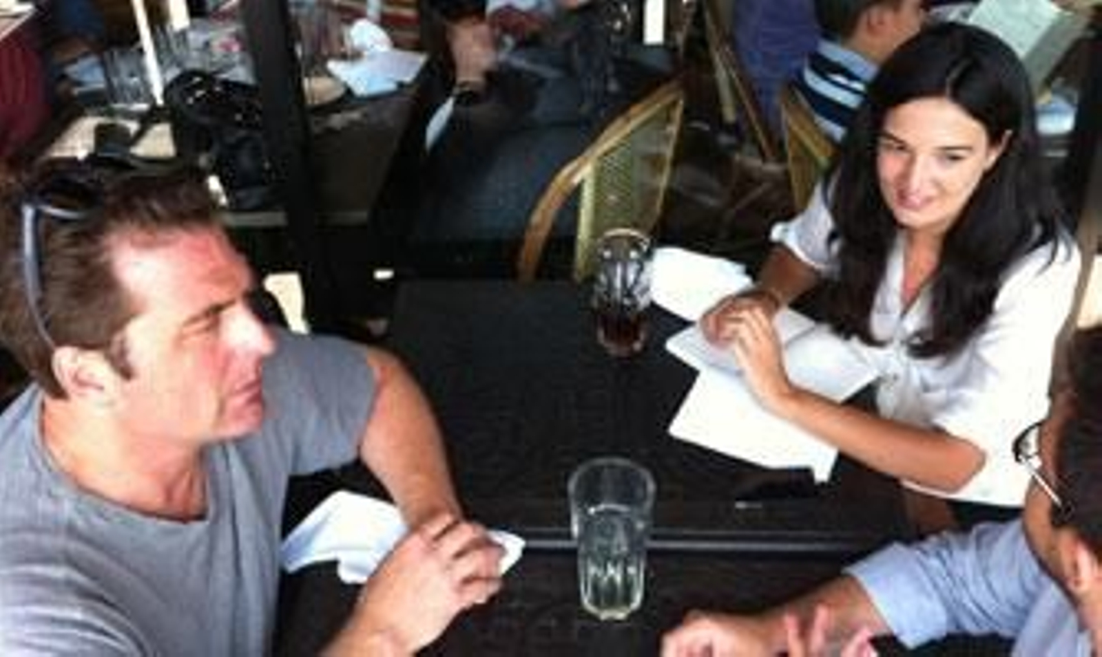 Dos cabalgan juntos (en Los Ángeles)