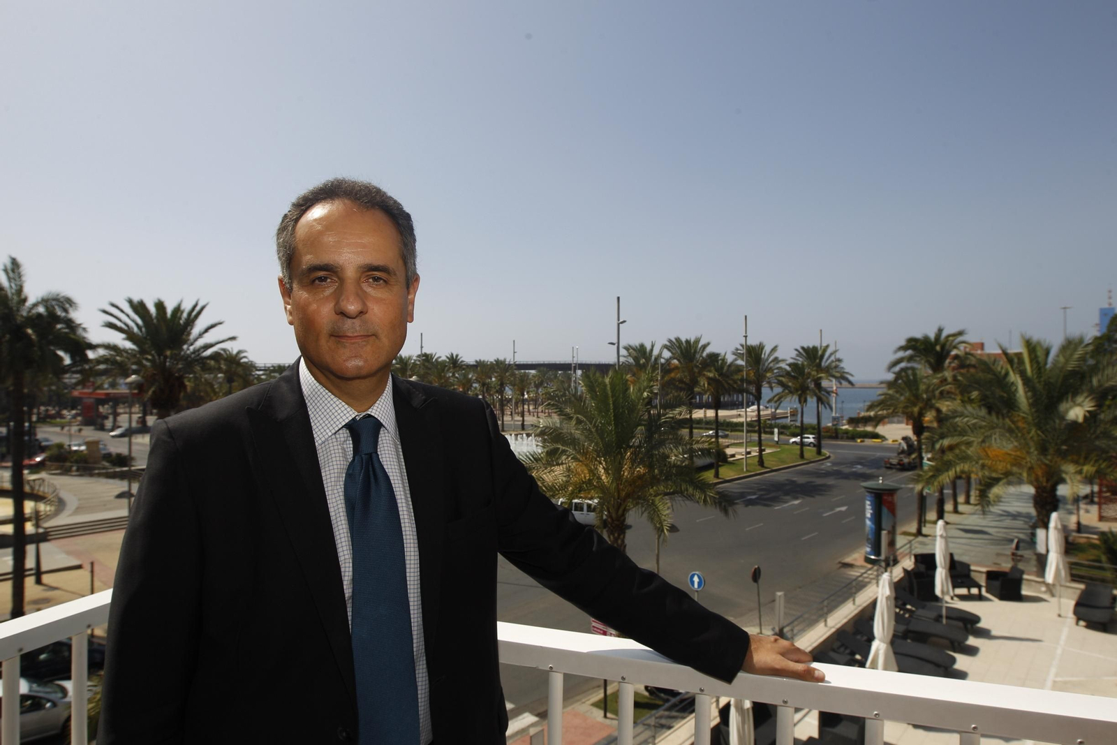 José Antonio Lorente en la terraza del Gran Hotel Almería
