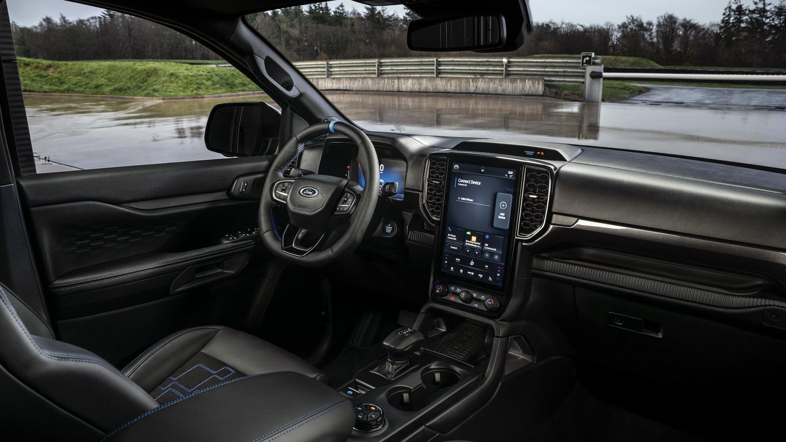 La configuración del salpicadero no varía frente a otros Ranger, aunque su decoración sí lo hace.