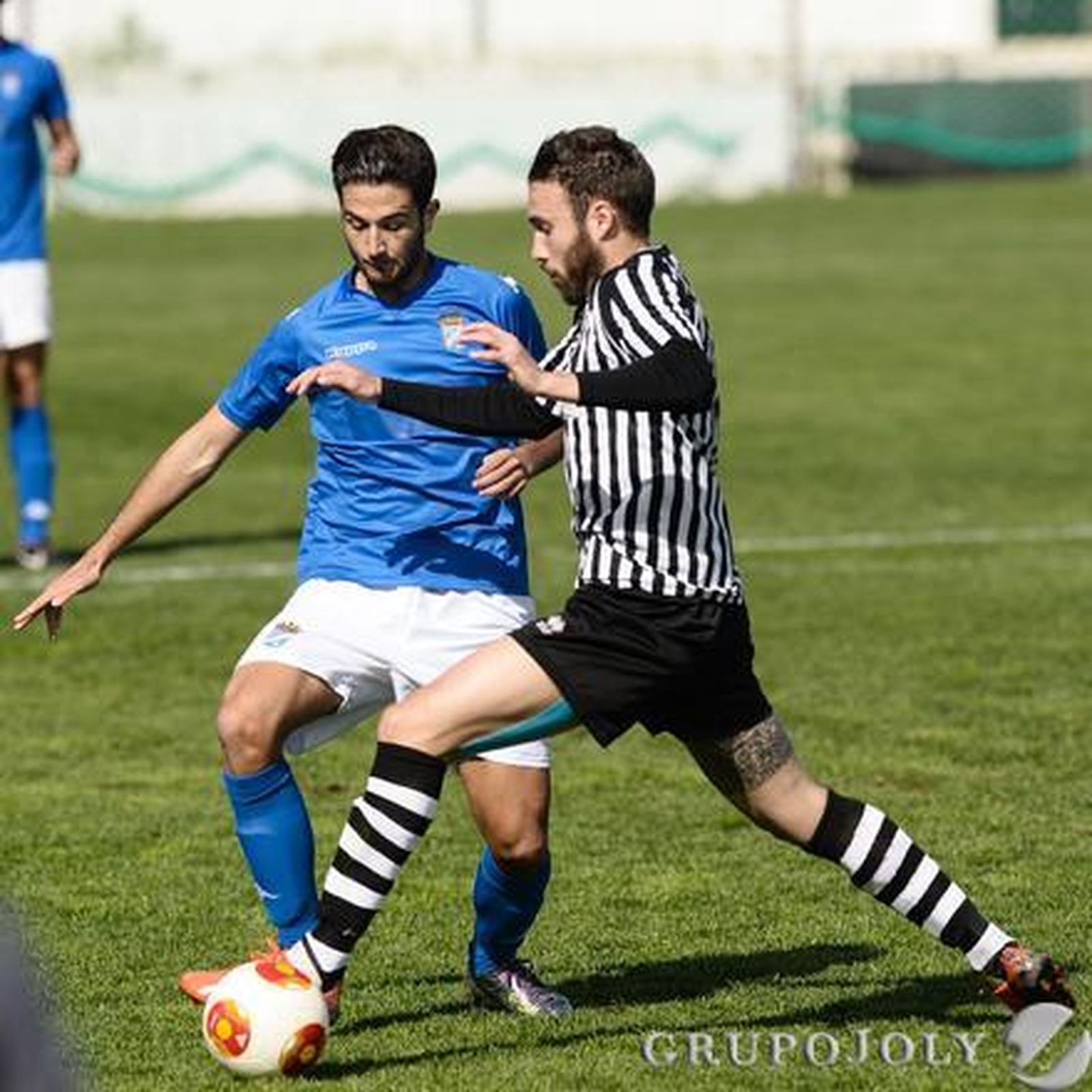 El XCD, que tampoco paga al árbitro, cae ante el Mairena (2-1) con un gol dudoso en el minuto 89.

Foto: LOF