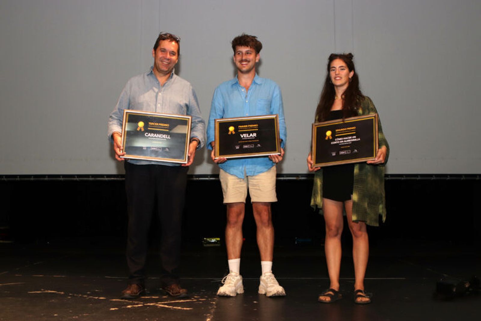 Alejandro González de la Osa, Rafael Martínez y Gloria Hidalgo reciben los premios en el Certamen de Cortos de la subbética.