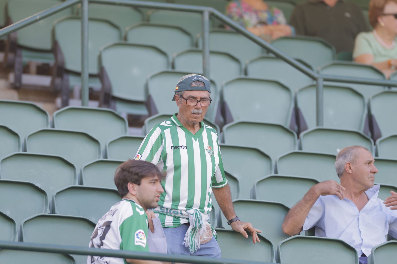 Búscate en la fotos del Betis-Sparta