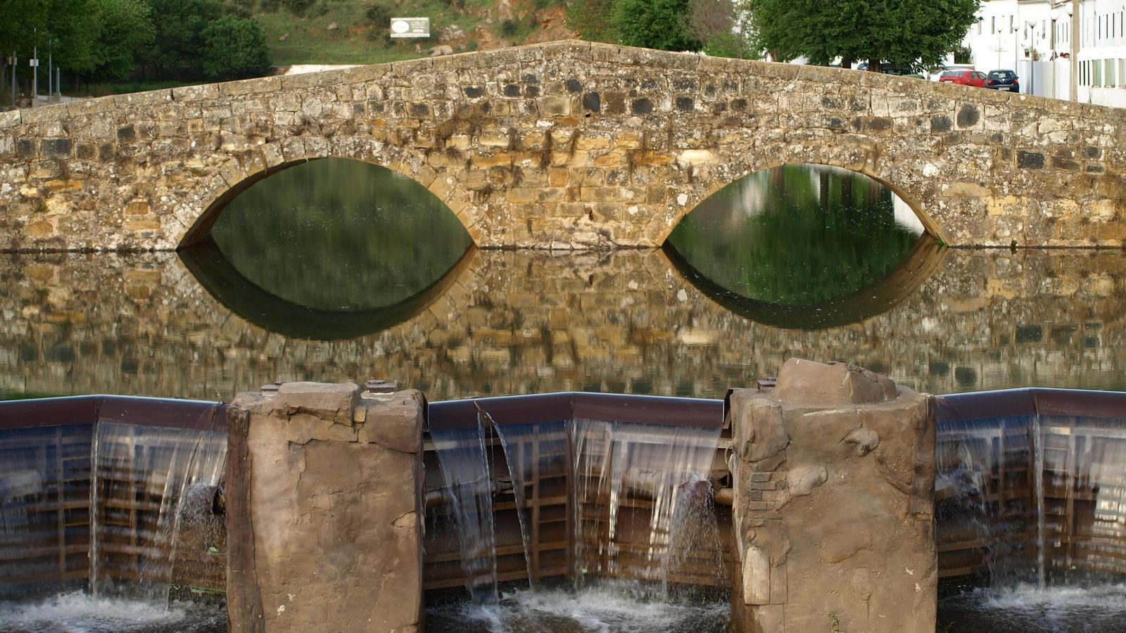 Puente de Piedra sobre el río Galindón, en San Nicolás.