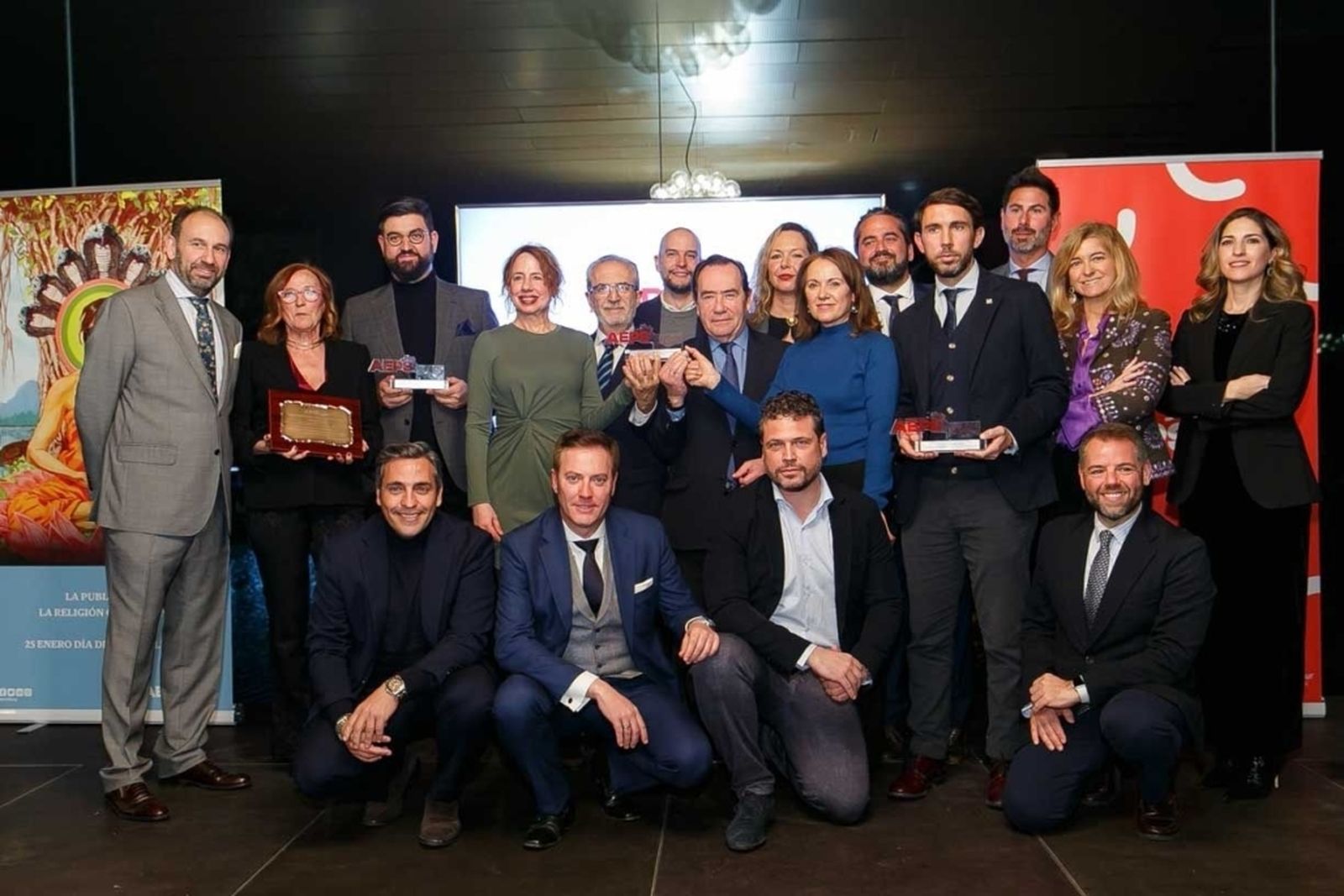 La junta directiva de la AEPS y los premiados