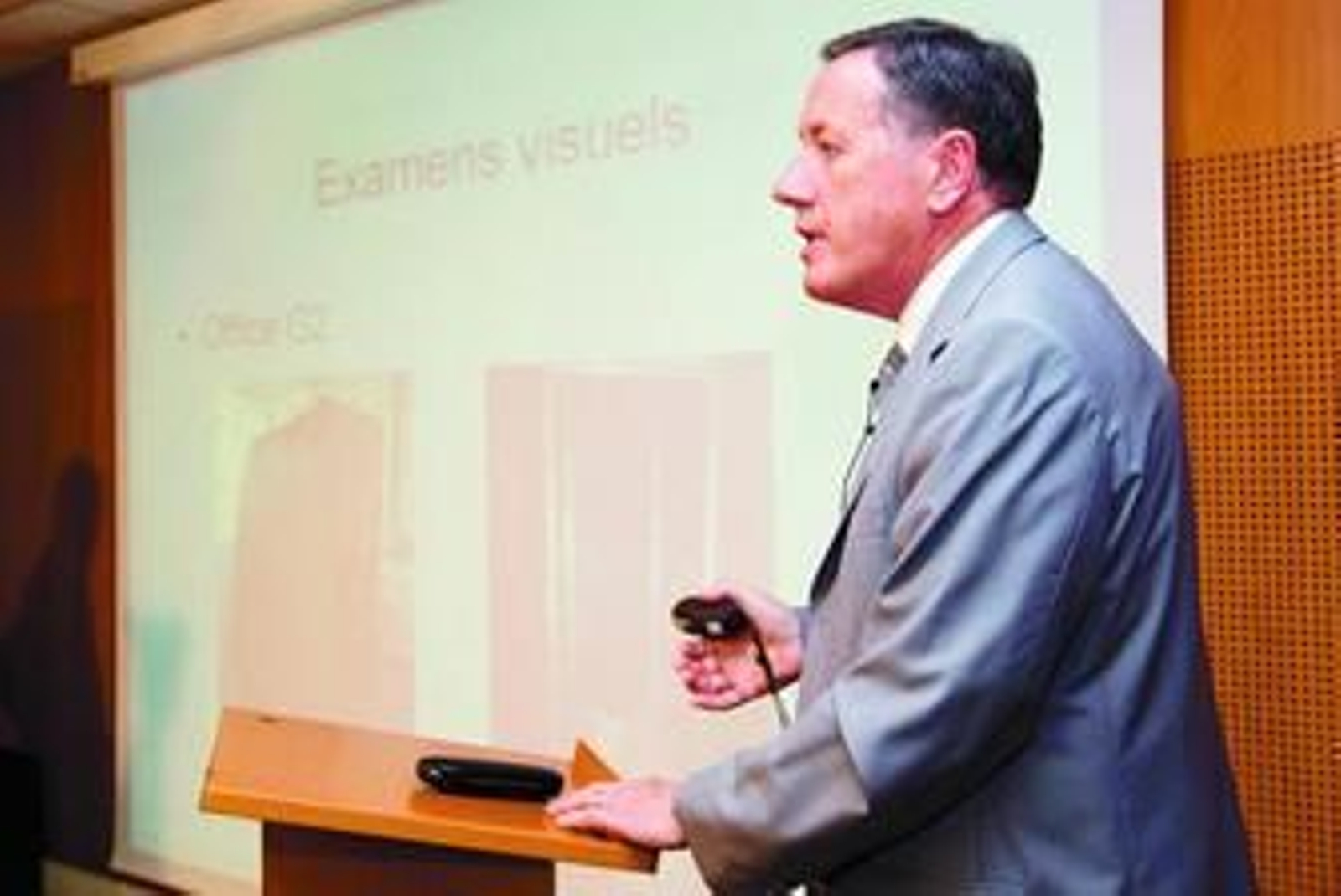 Alain Bouillard, responsable de la investigación, durante la rueda de prensa.