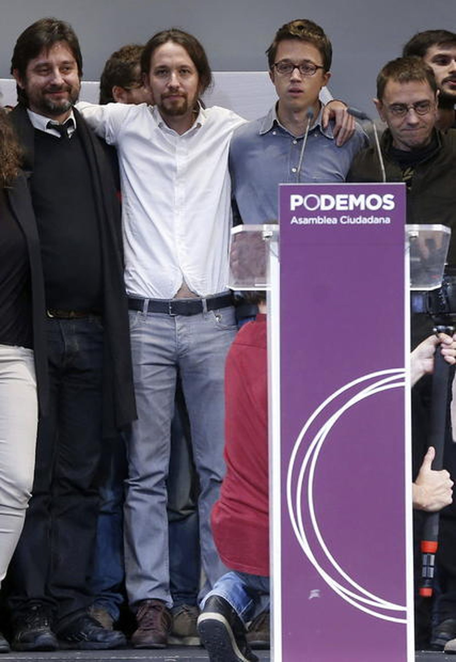 Pablo Iglesias toma el mando de Podemos, "una escoba para barrer la sociedad"