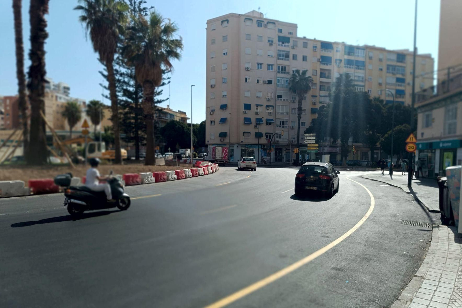La rotonda de Las Chapas contará con tres carriles durante las obras del Metro de Málaga.