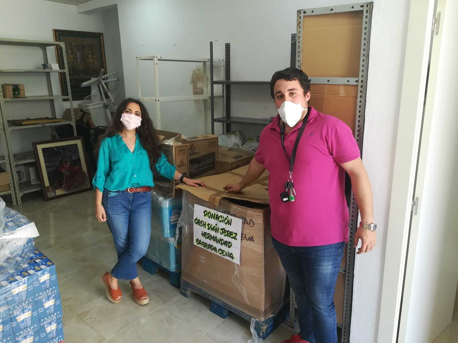 Hermanos de la Sagrada Cena de la bosla de caridad 'Padre Carlos'.
