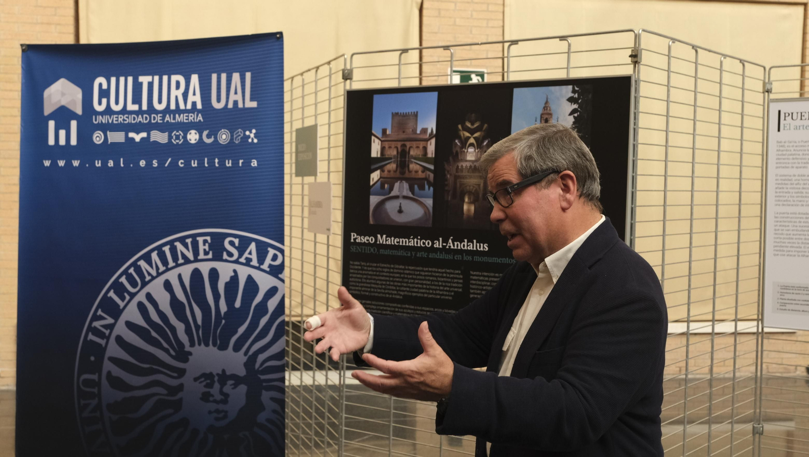 Imágenes de la inauguración de la exposición 'Paseo Matemático Al-Ándalus' en la Universidad de Almería