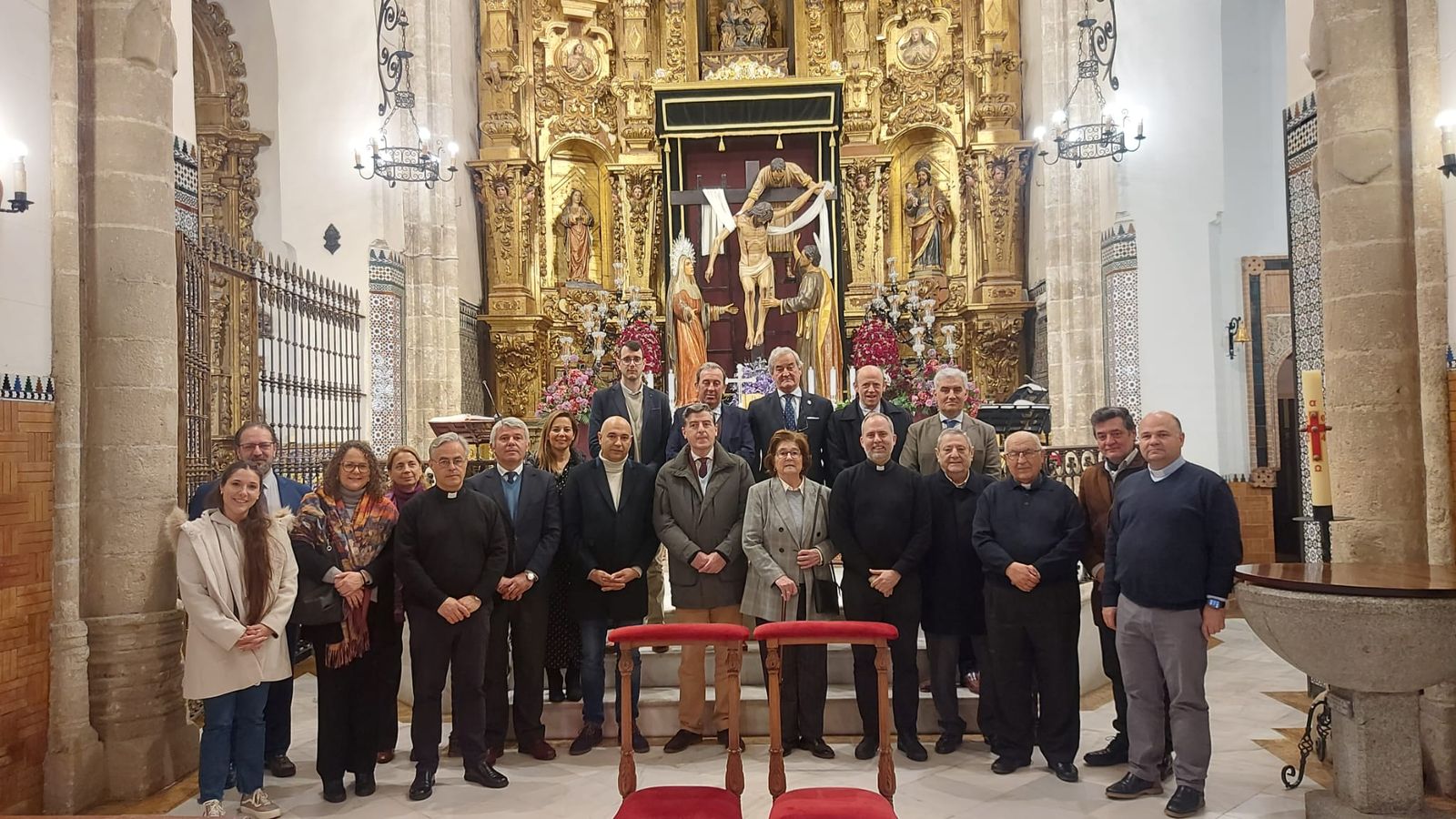 Miembros de la asociación para la causa de la canonización de Manuel Siurot en la parroquia mayor de San Pedro.