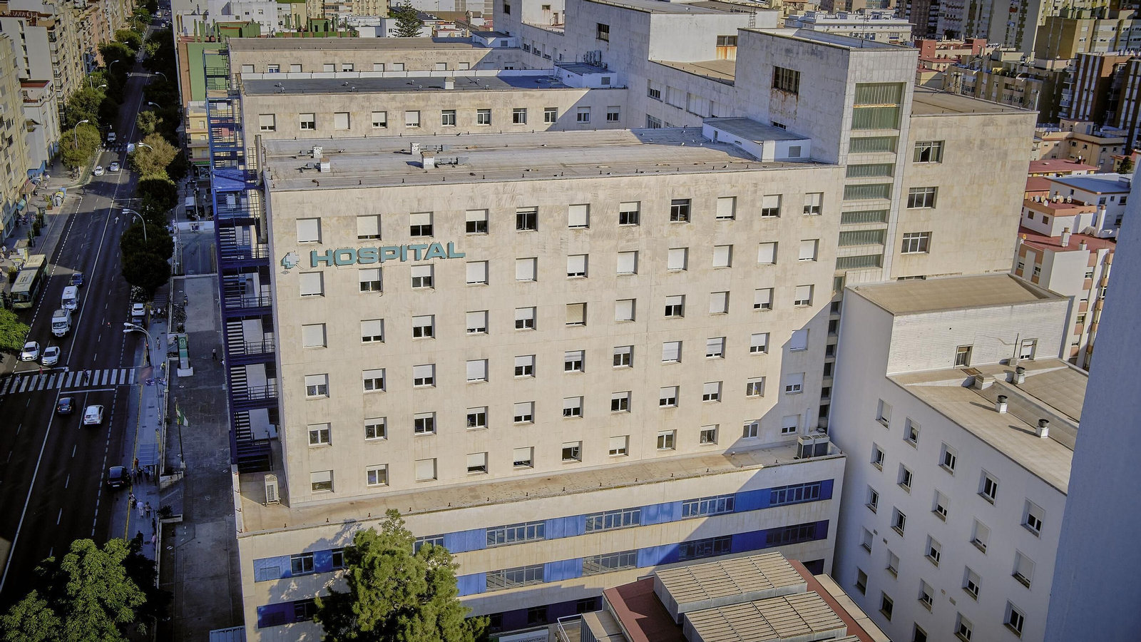 Hospital universitario Puerta del Mar en una imagen tomada en su zona más pegada a la avenida Marconi.