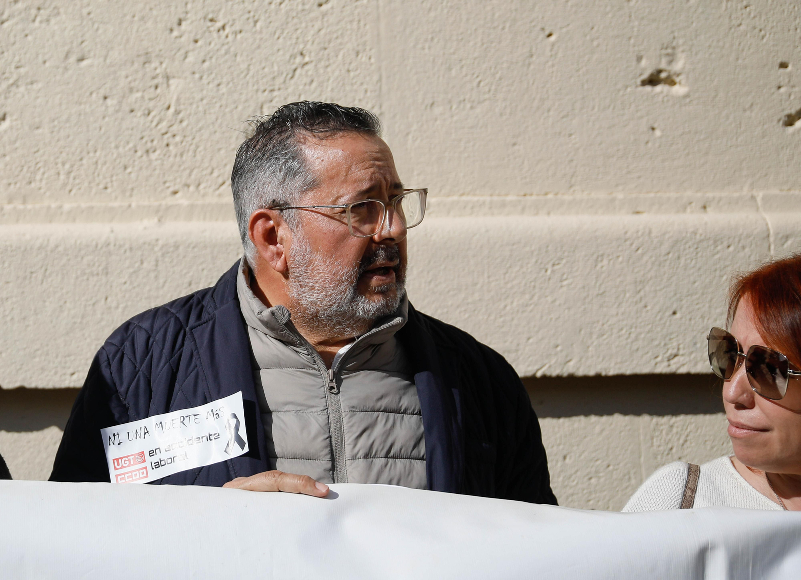 Imágenes de la concentración de CCOO y UGT  tras la muerte de un trabajador en accidente laboral