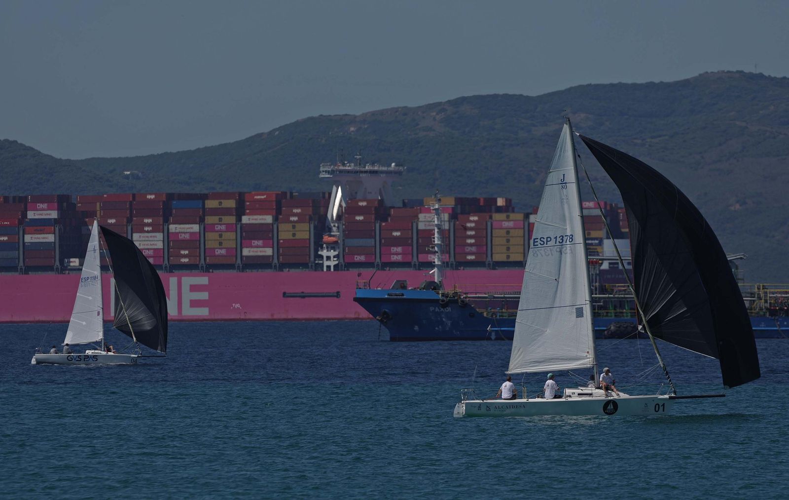 Fotos de la jornada del domingo del Campeonato Andaluz de vela categoría J80 en La Línea