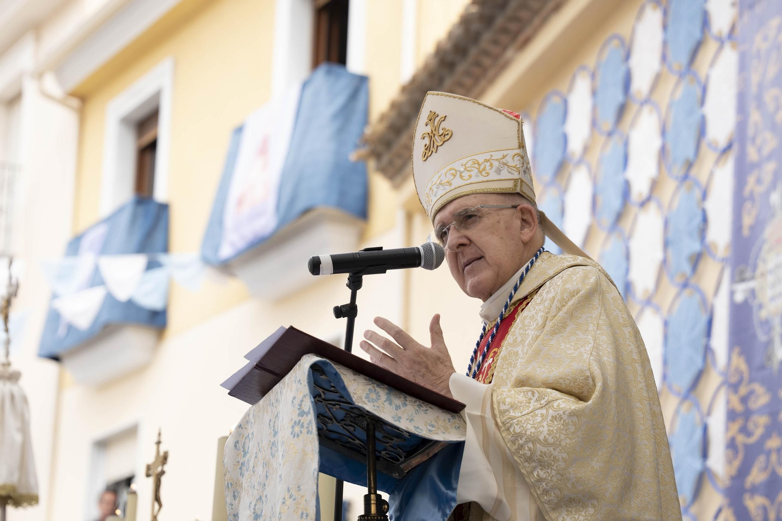 Las imágenes de la misa y procesión en Macael por las fiestas en honor a Nuestra Señora del Rosario