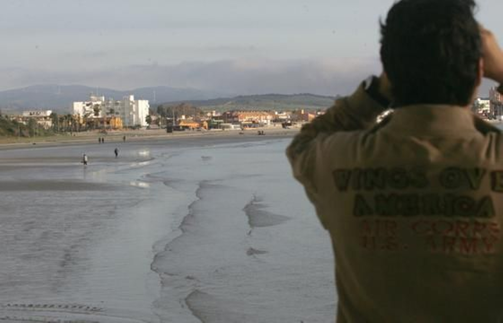La marea histórica se vivió en las playas del Campo de Gibraltar con mucha espectación, sobre todo en la de Poniente de La Línea y El Rinconcillo de Algeciras./Fotos:Paco Guerrero/Shus Terán/J.M.Quiñones

Foto: Paco Guerrero/J.M.Q./Shus Teran/