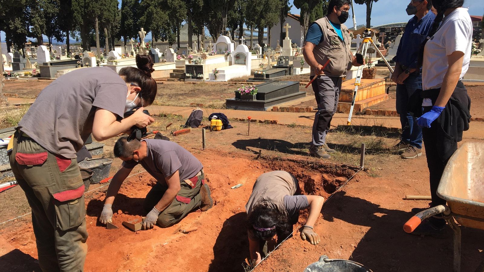 Trabajos a pie de campo en la fosa de Riotinto.