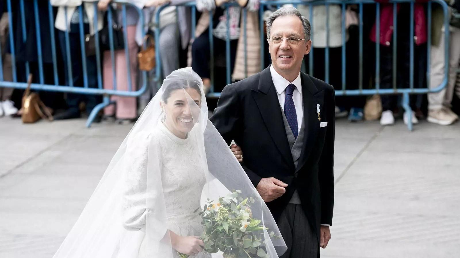 Teresa junto a su padre, Lucas Urquijo, de quien toma el nombre el niño Teresa junto a su padre, Lucas Urquijo, de quien toma el nombre el niño