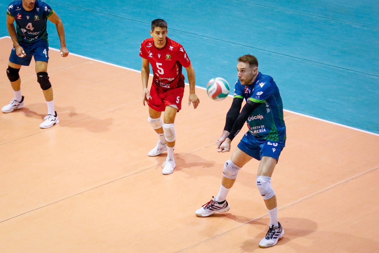 Las imágenes del Unicaja Costa de Almería-Leleman Conqueridor, primer partido del play off por el título de Superliga en Almería