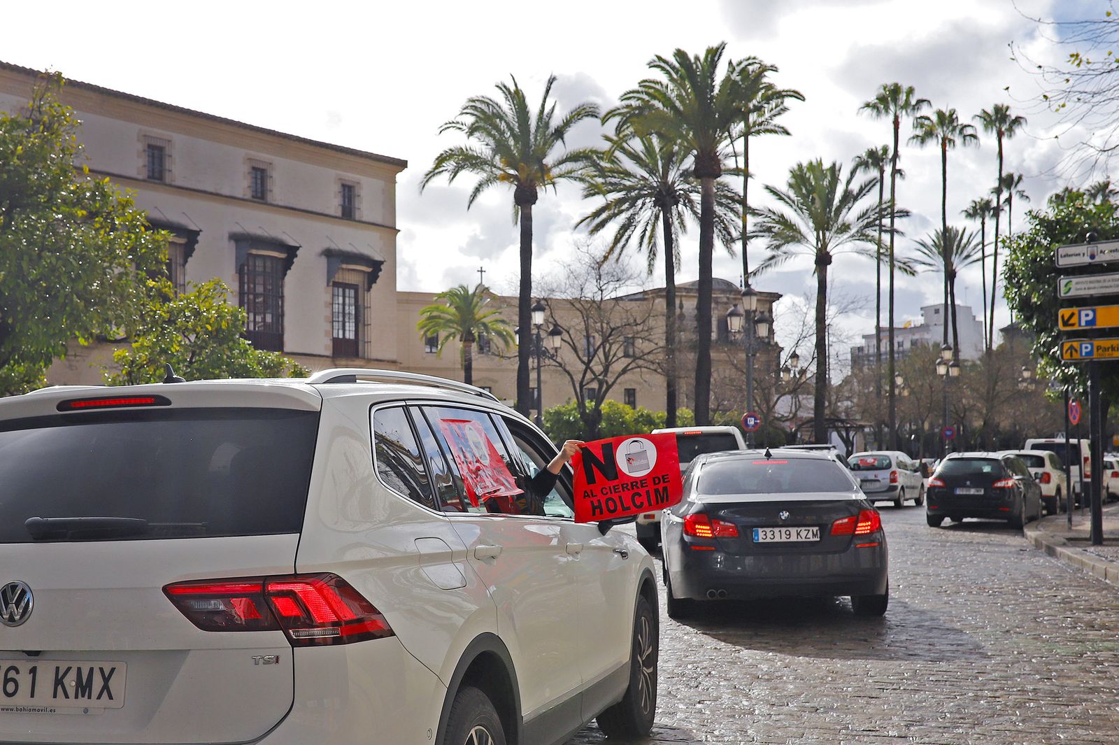 Caravana de protesta de la plantilla de Holcim.