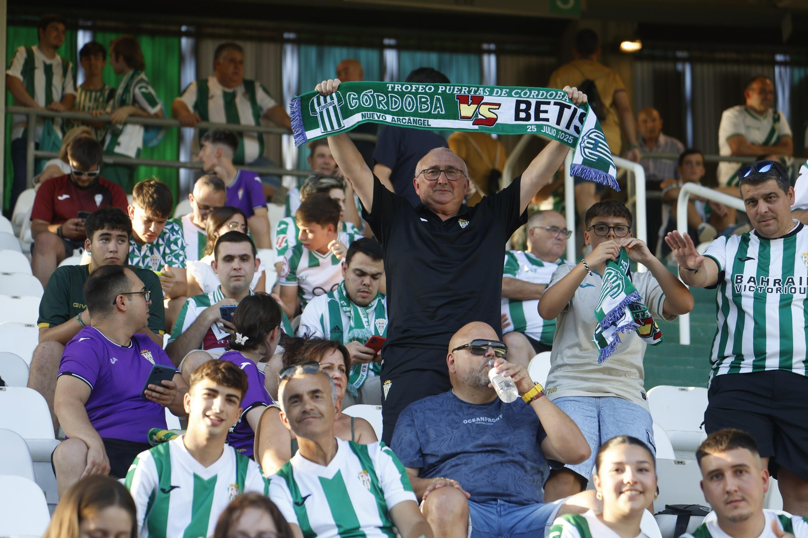 Las mejores fotos del ambiente en El Arcángel para el Córdoba CF - Real Betis