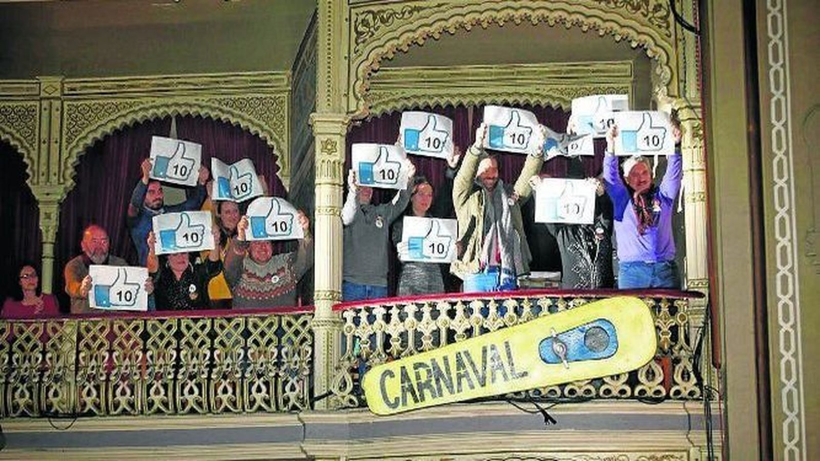 El jurado del COAC 2018, en su palco en el Falla.