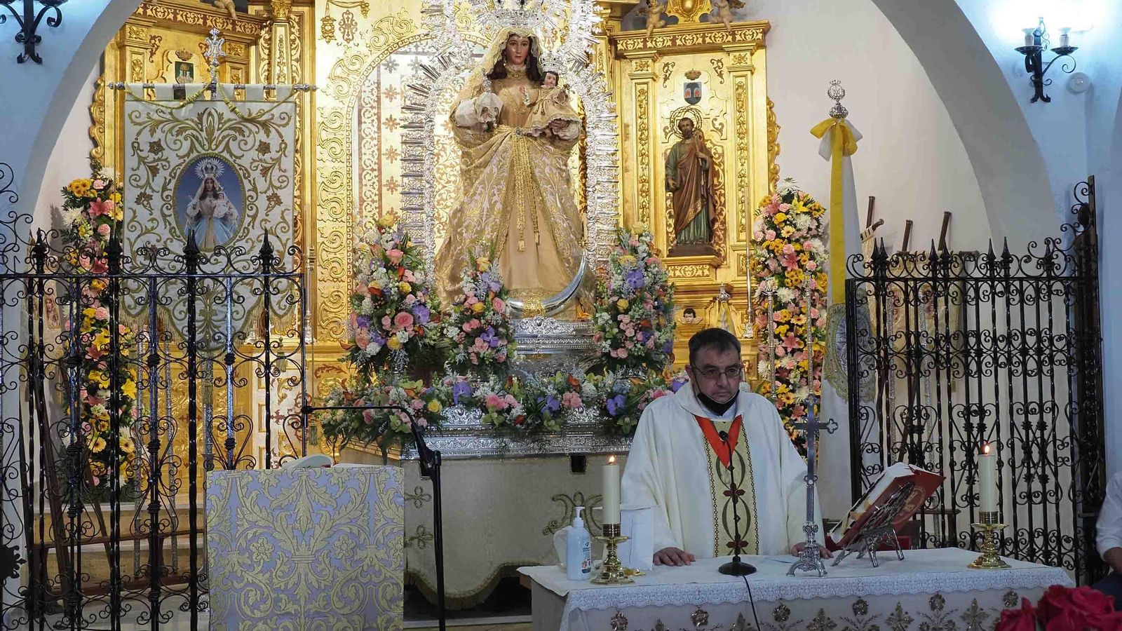 Antes de la procesión los piedralberos asistieron a la misa Antes de la procesión los piedralberos asistieron a la misa