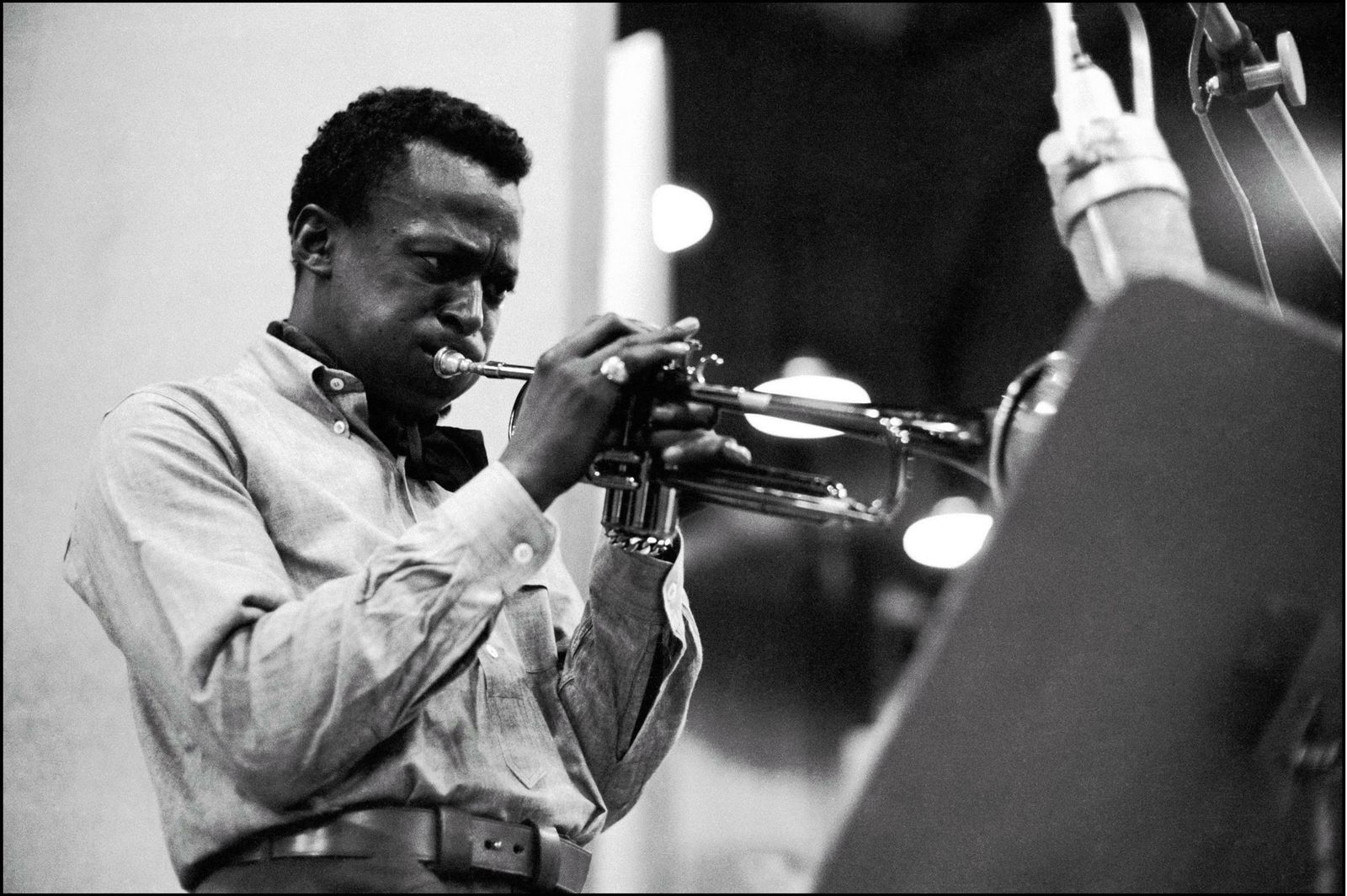 Miles Davis, en una sesión de grabación de 'Kind of Blue', en 1959.