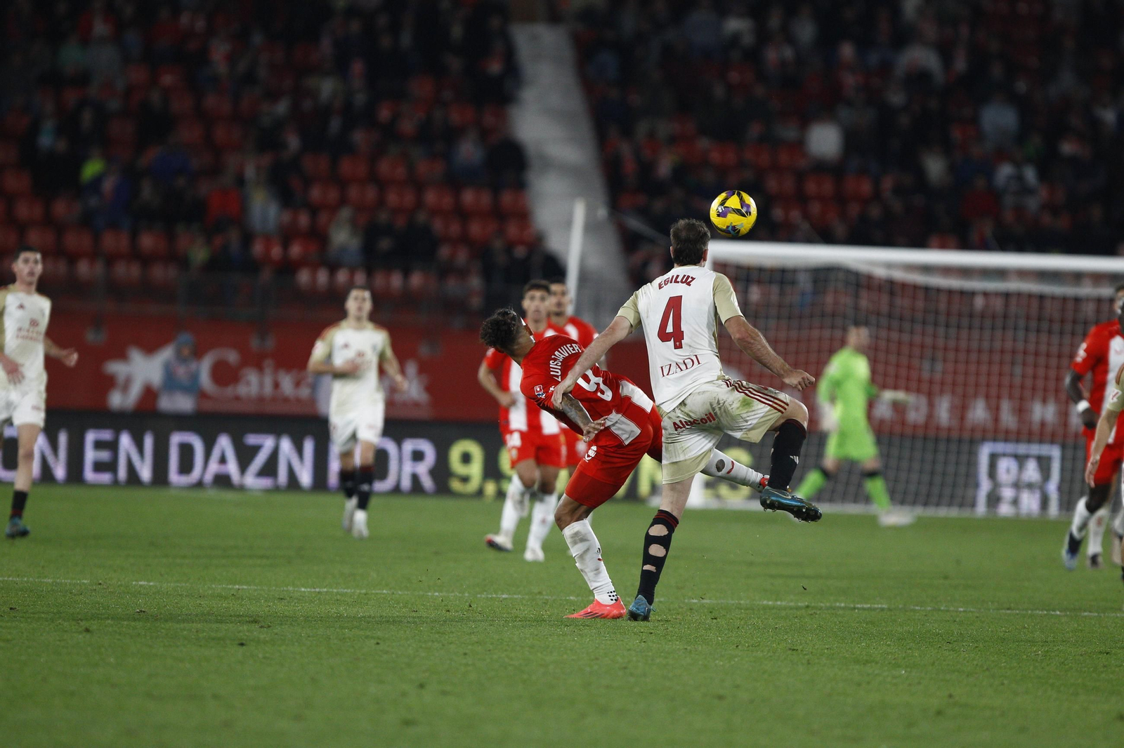 La U.D. Almería se impone por 1-0 al C.D. Mirandés y alcanza la segunda plaza, en imágenes