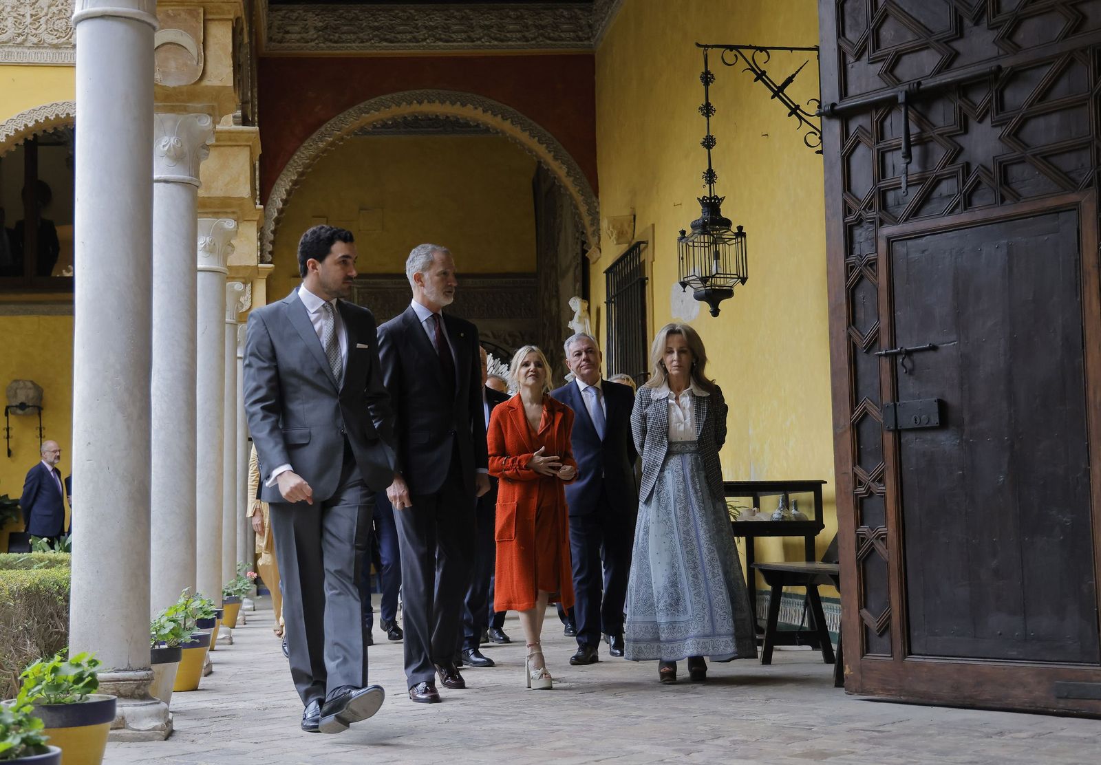 Felipe VI visita la exposición en homenaje a la duquesa de Alba