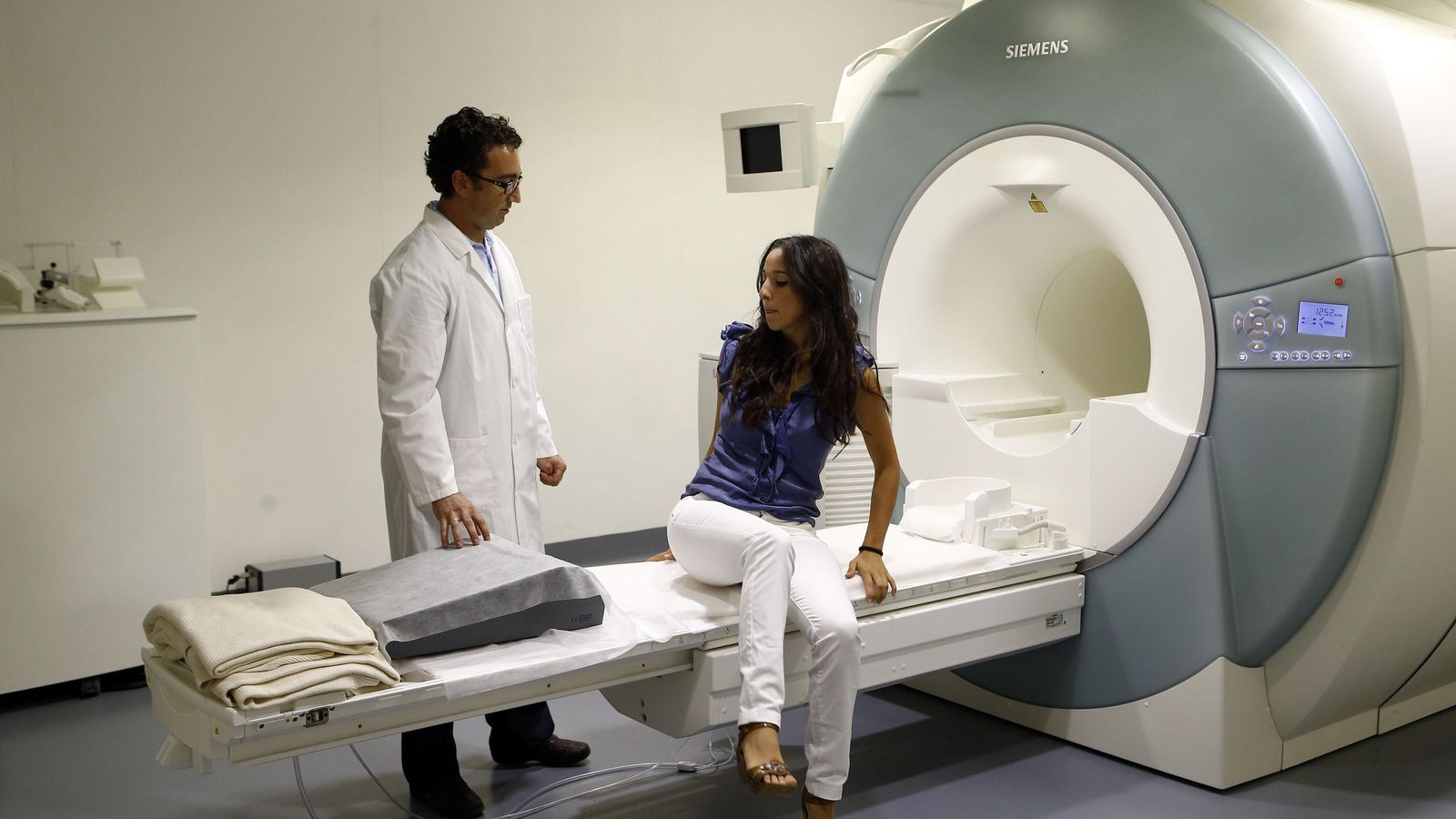 Equipo dentro del centro.