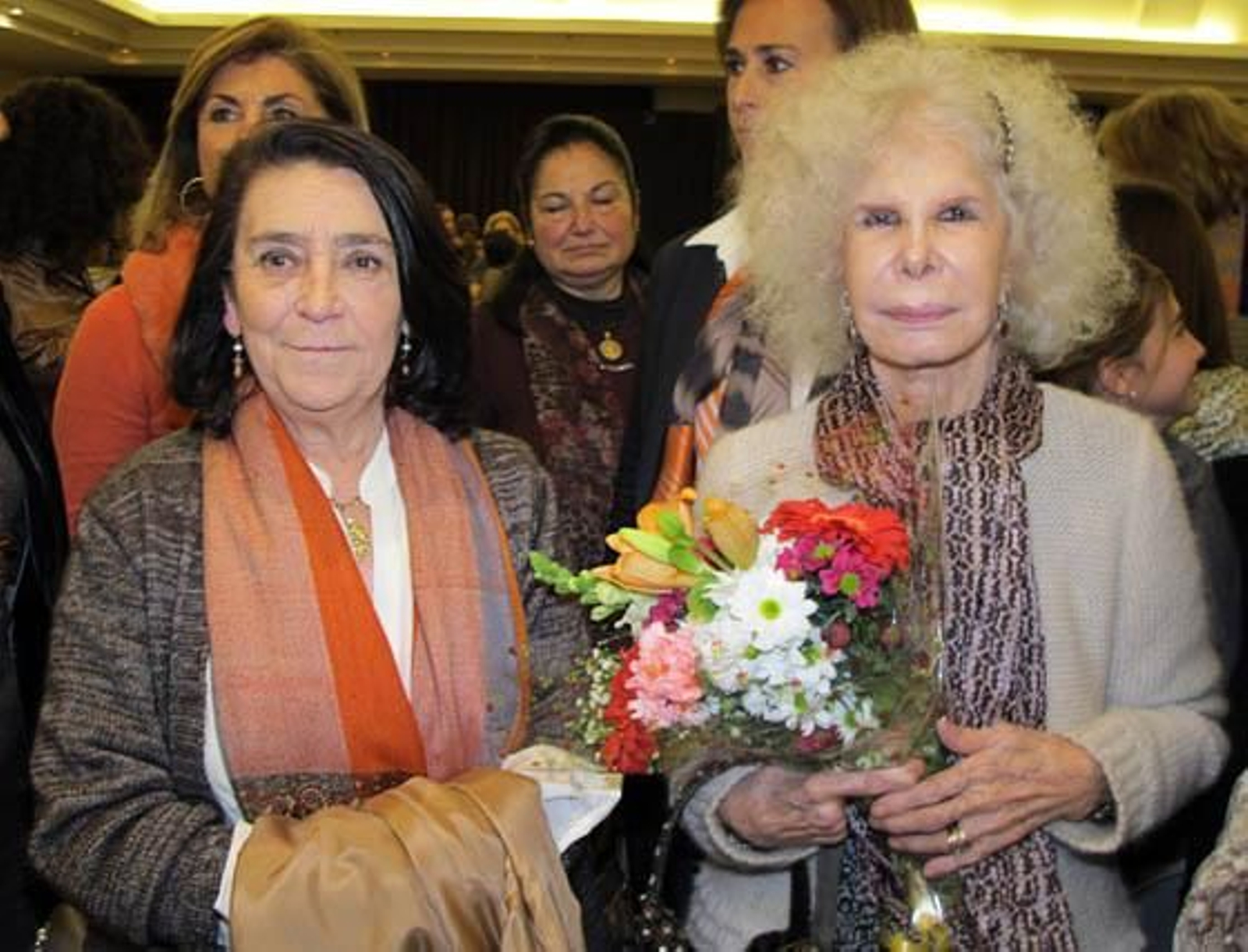 La presidenta de Nuevo Futuro en Sevilla,María Pepa de la Serna, con la duquesa deAlba, presidenta de honor de laONG.


Foto: Victoria Ramírez