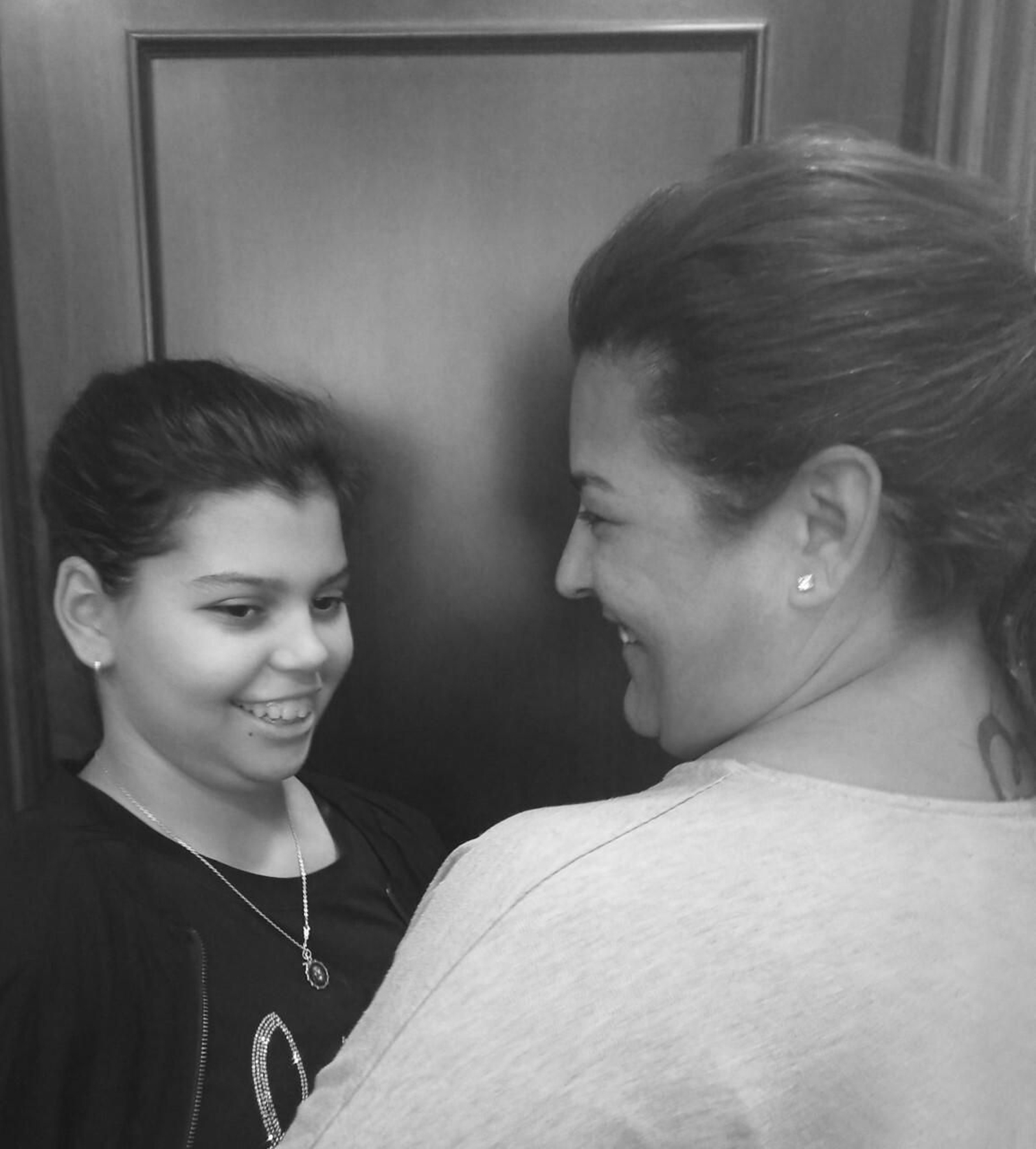 Toñi Méndez, junto a su hija.