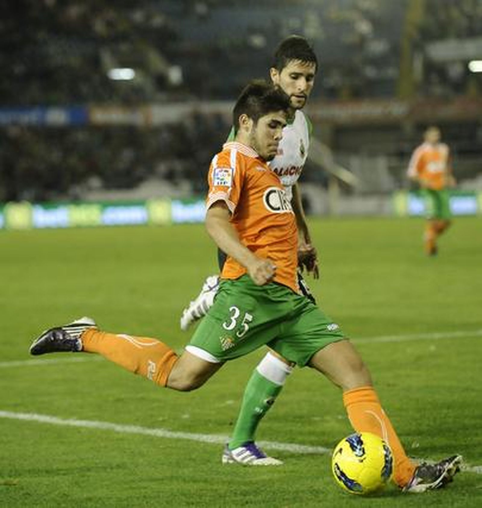 El Betis acumula su sexta derrota seguida tras caer con el Racing en Santander (1-0). / LOF