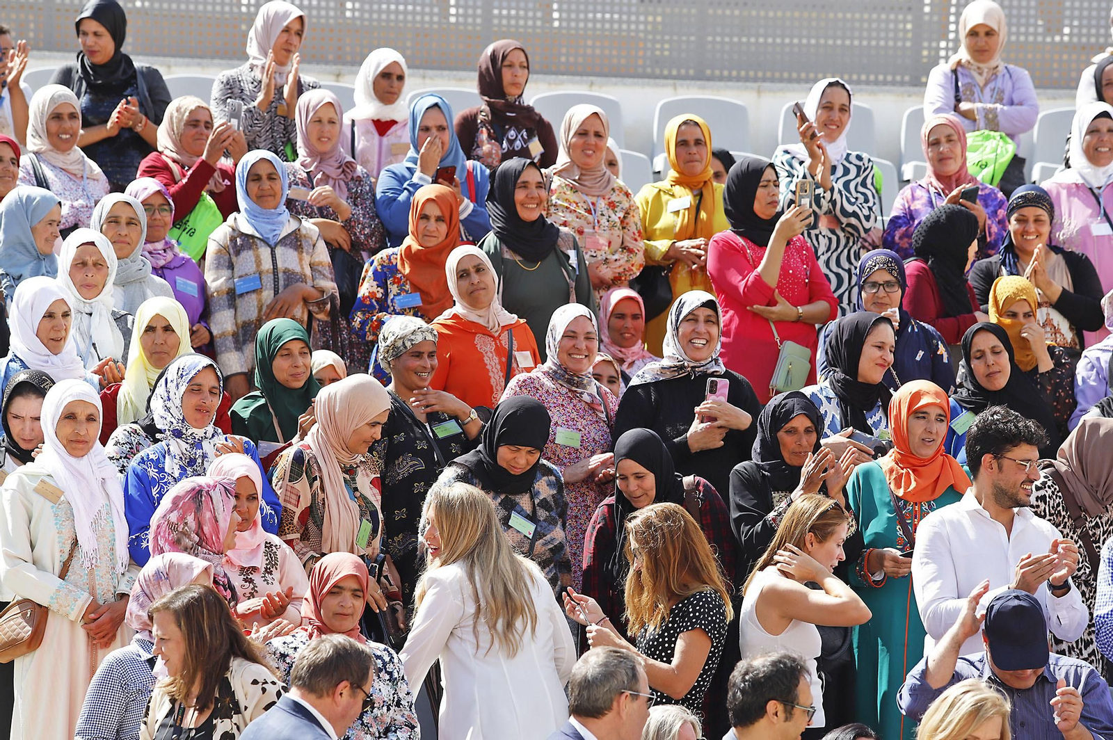 Imágenes de la entrega de los diplomas a las mujeres que han participado en el programa Wafira. Imágenes de la entrega de los diplomas a las mujeres que han participado en el programa Wafira.