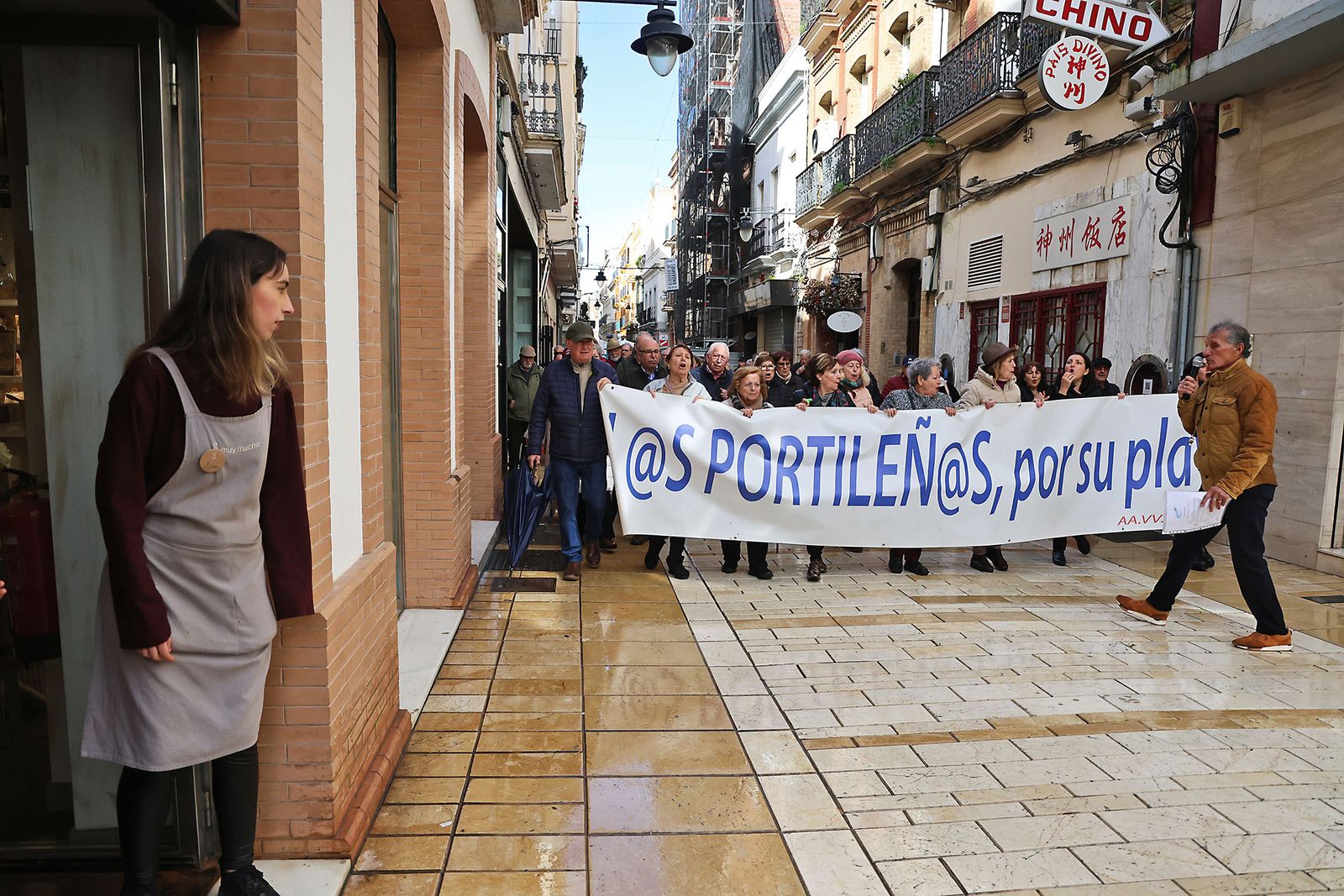 Fotografías de la manifestación en Huelva para exigir la regeneración de las playas