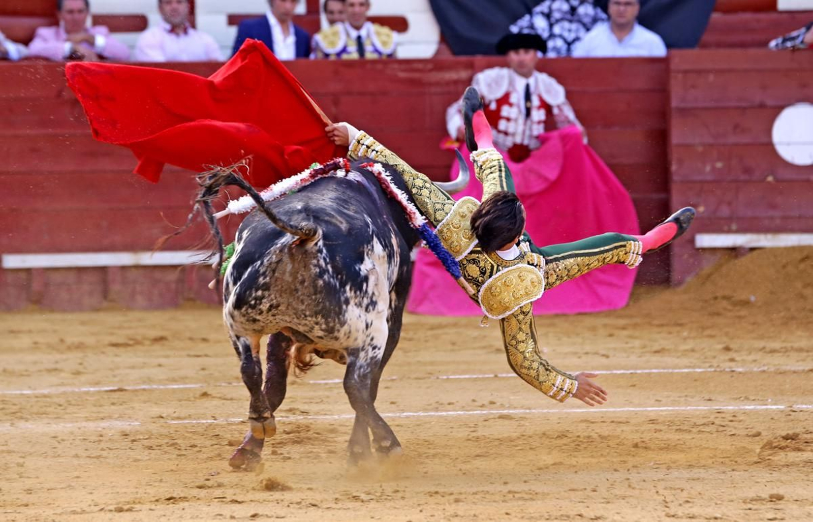 Secuencia de la cogida a Roca Rey