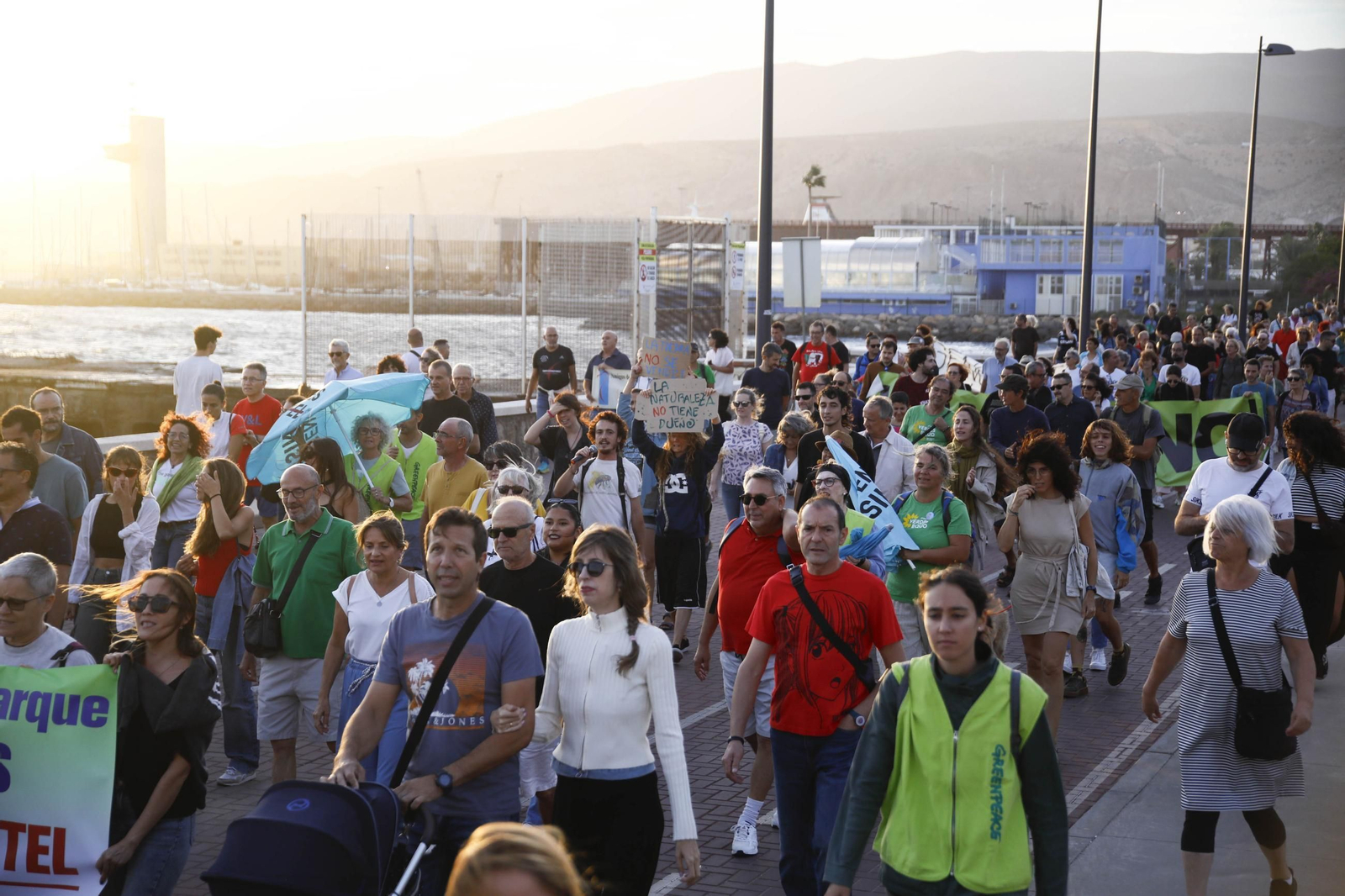 La manifestación "Genoveses sin hotel", en imágenes