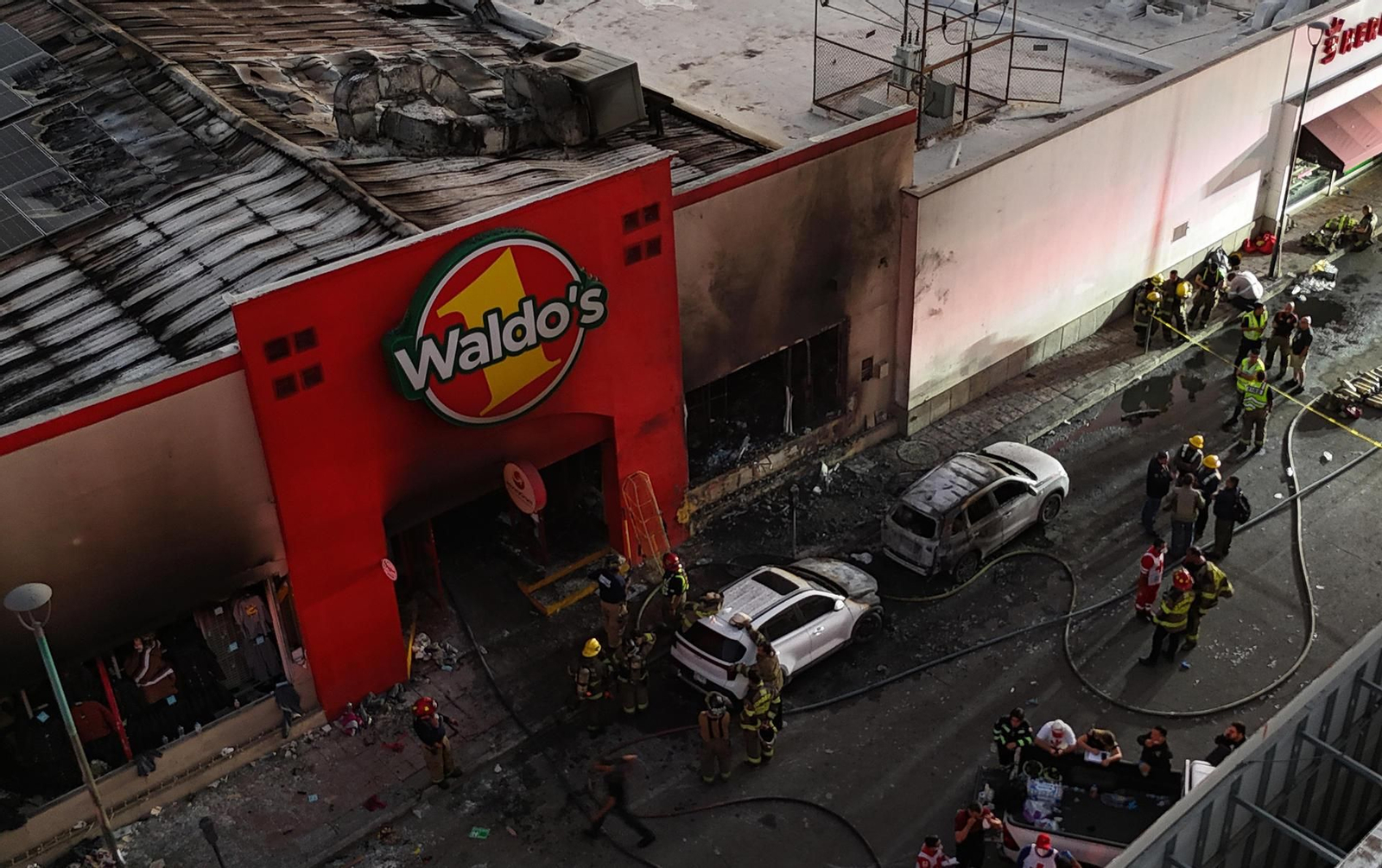 Asciende a 23 el número de muertos por incendio en una tienda en el norte de México