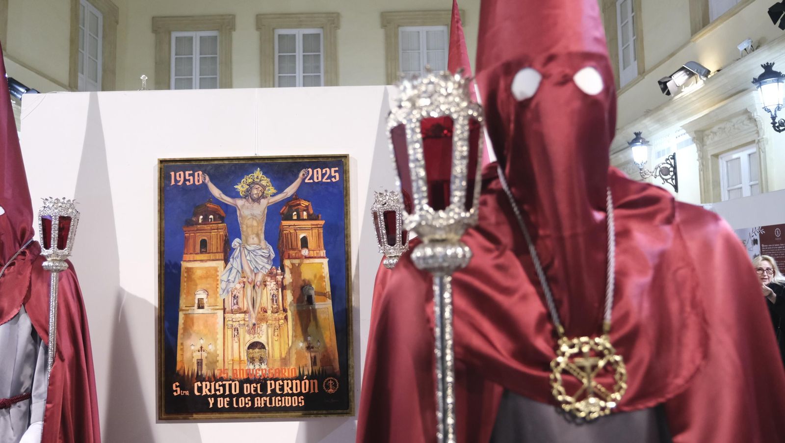 Fotos de la exposición de la Cofradía del Perdón y los Afligidos de Vélez Rubio en la Diputación de Almería