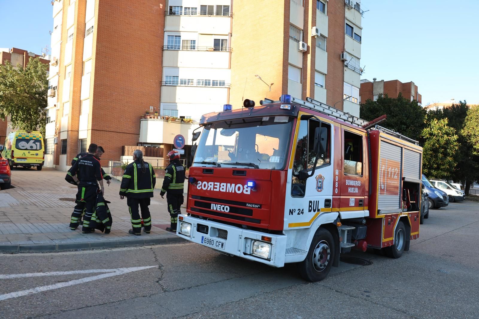 Bomberos en el lugar del suceso.