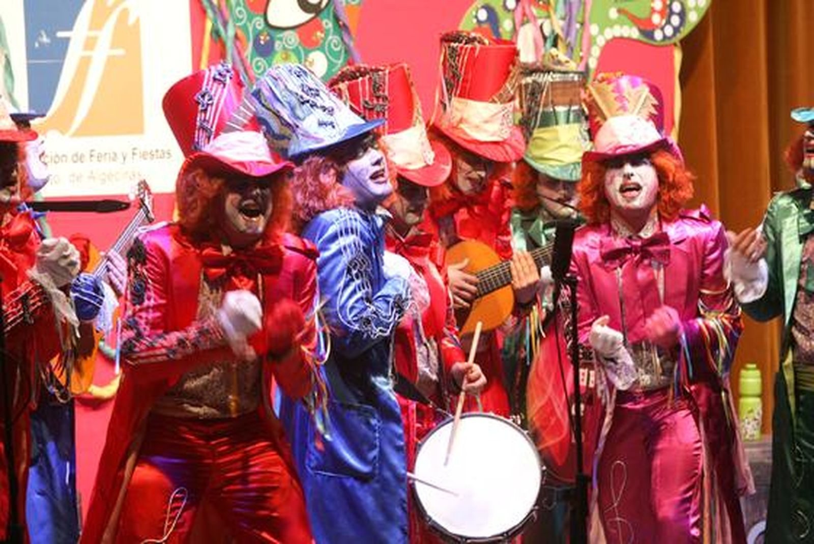 Comparsa algecireña 'El baúl de los locos'

Foto: José María Quiñones