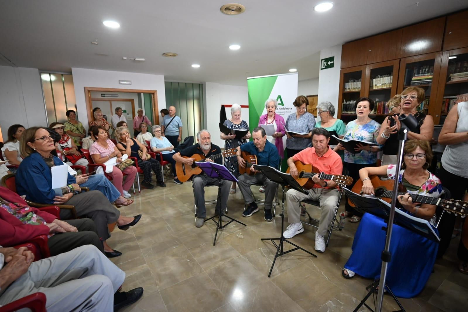 La delegada Matilde Ortiz visita uno de los Centros de Participación Activa de la provincia de Granada