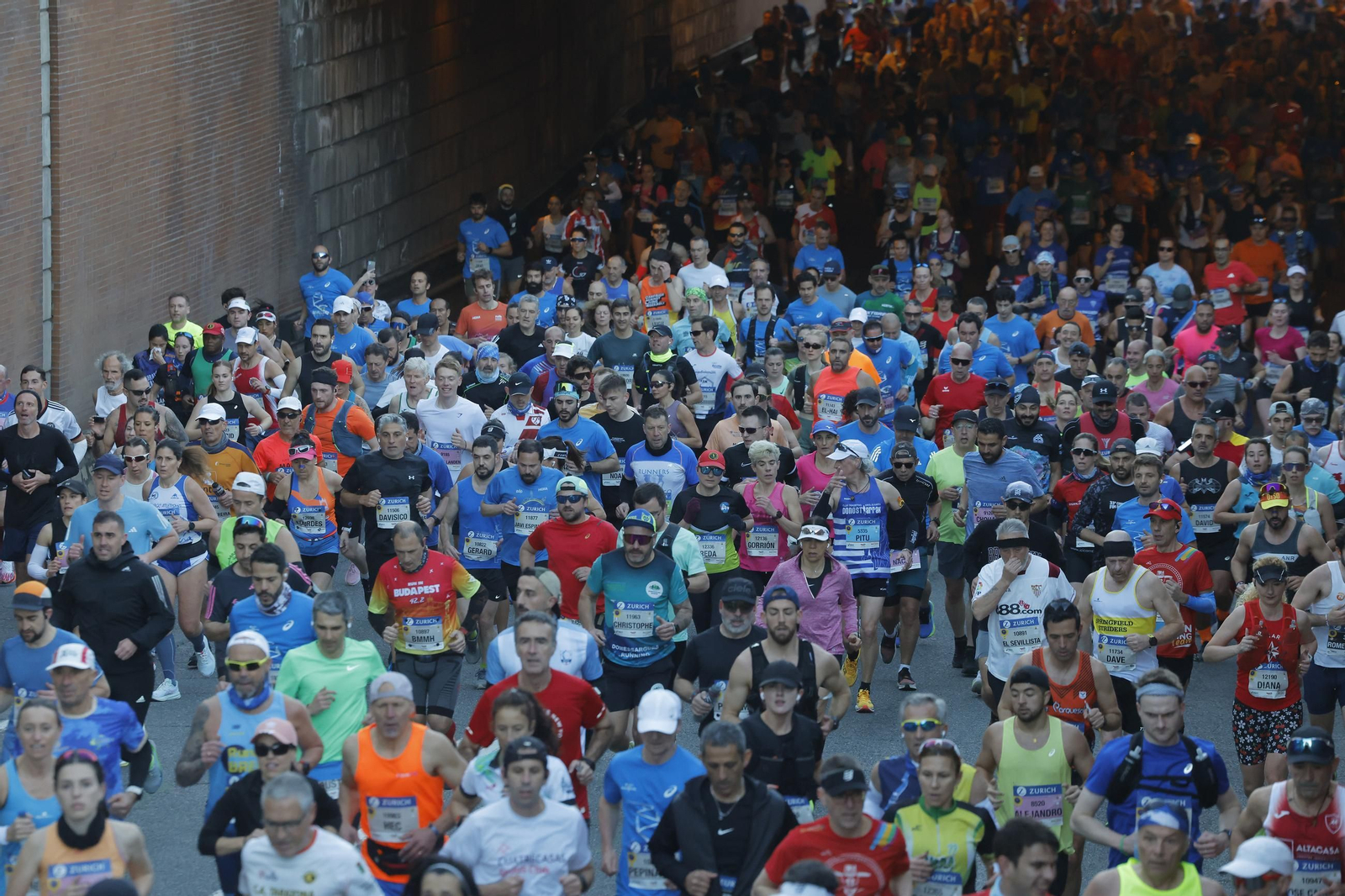 Búscate en el Zurich Maratón de Sevilla 2025